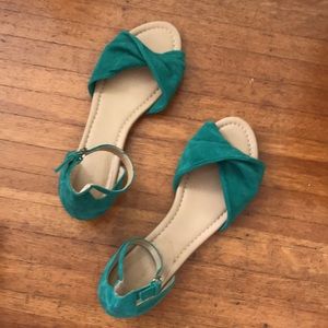 Violet & Red teal green suede sandals 9.5